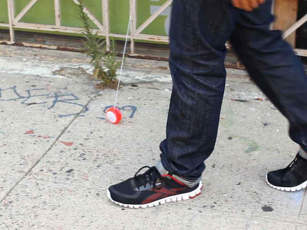 5 Basic Tricks Every Yoyo Beginner Must Know Juggle a Lot